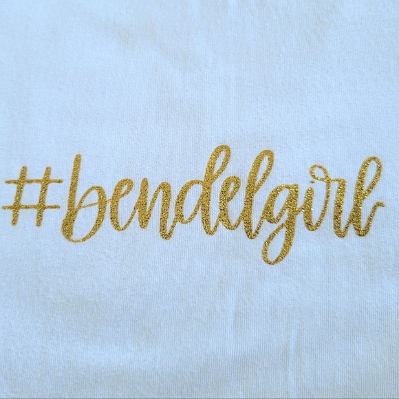 Henri Bendel "#bendelgirl" Tee👕 - Picture 3 of 12